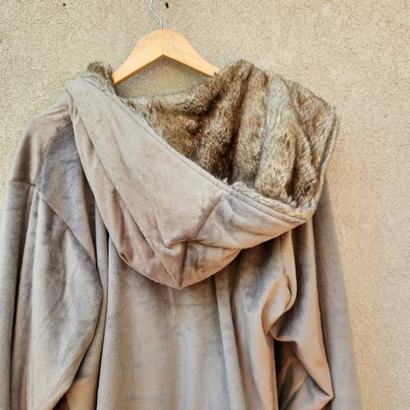 POTTERY BARN Intimates & Sleepwear Women's Robe Large Faux Fur Hood No Belt - Picture 9 of 16